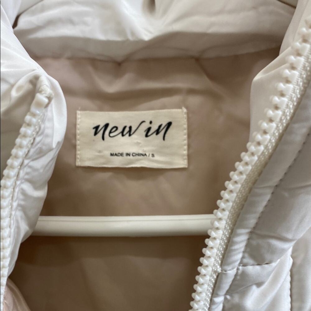 new in small off White Quilted Puffer vest - Picture 2 of 6